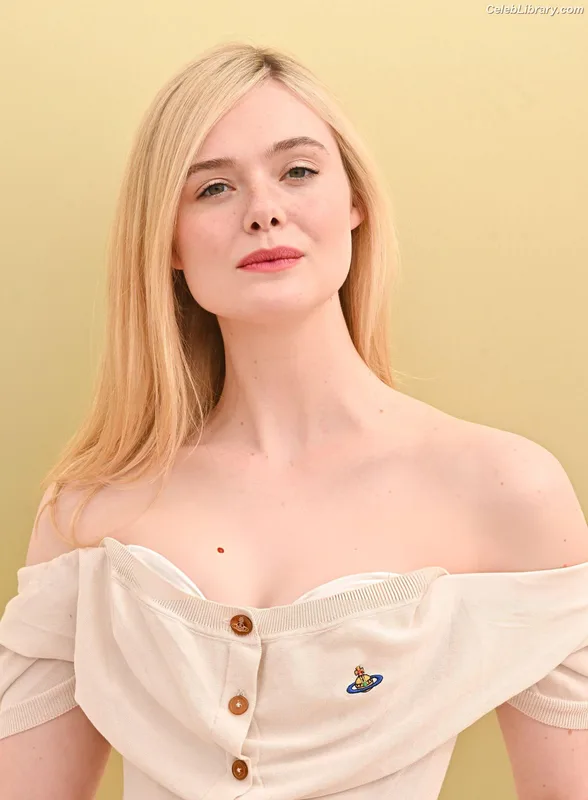 Elle Fanning photo 4 of 4114