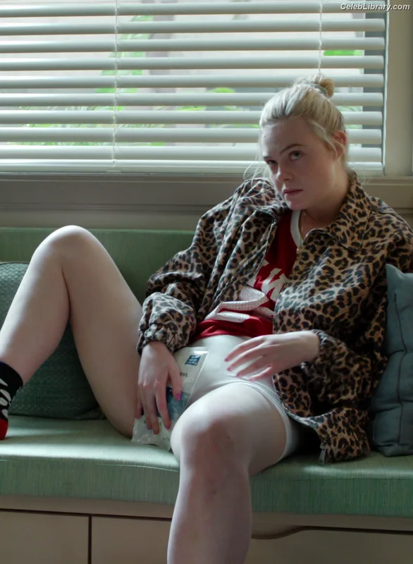 Elle Fanning photo 6 of 4114