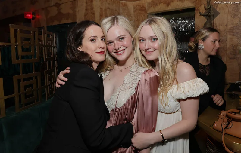 Elle Fanning photo 13 of 4114