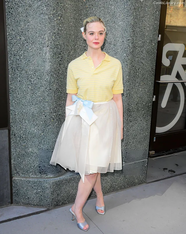 Elle Fanning photo 5 of 4114
