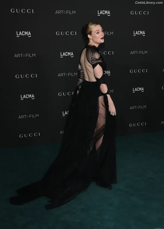 Elle Fanning photo 9 of 4114