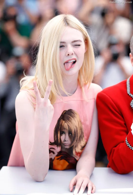 Elle Fanning photo 10 of 4114