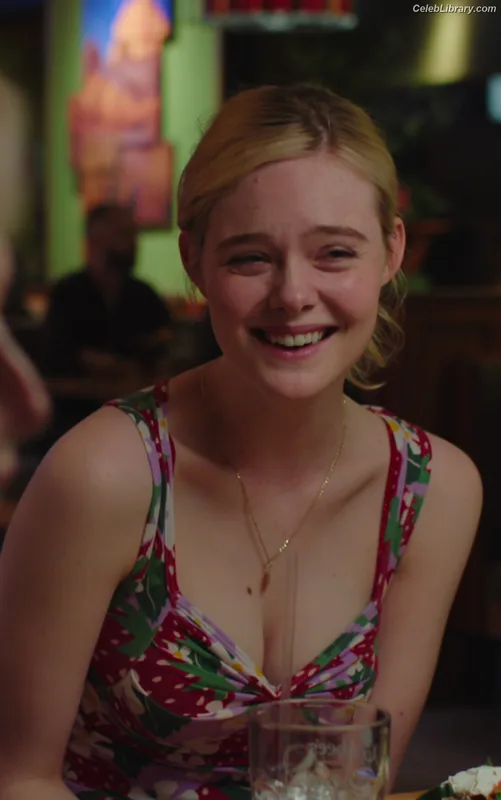 Elle Fanning photo 19 of 4114