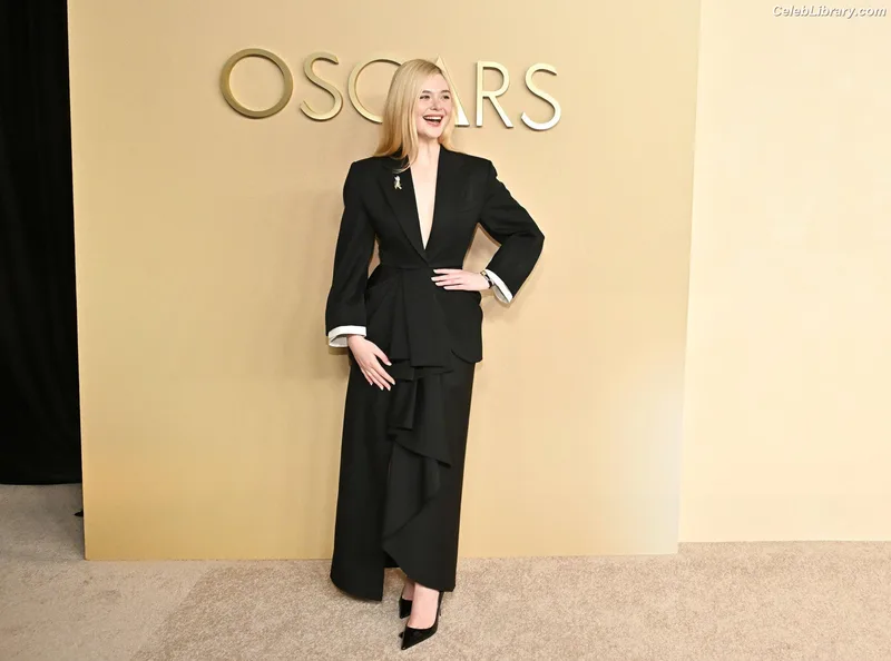 Elle Fanning photo 11 of 4114