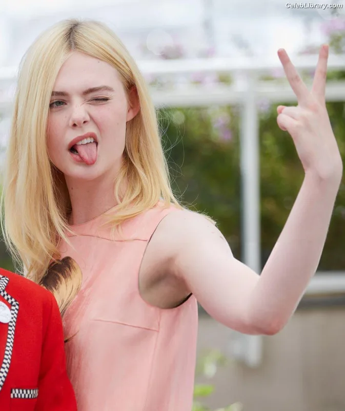 Elle Fanning photo 19 of 4114