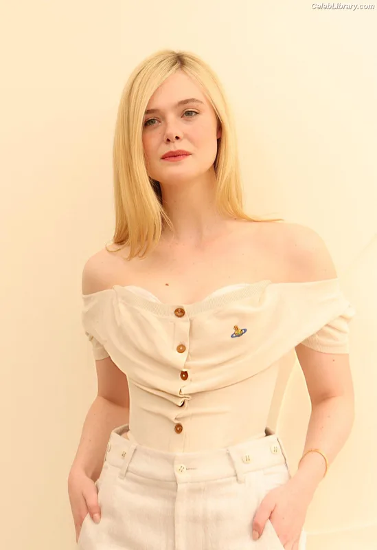 Elle Fanning photo 22 of 4114