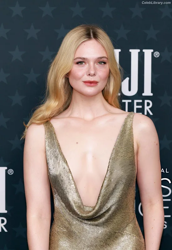 Elle Fanning photo 23 of 4114