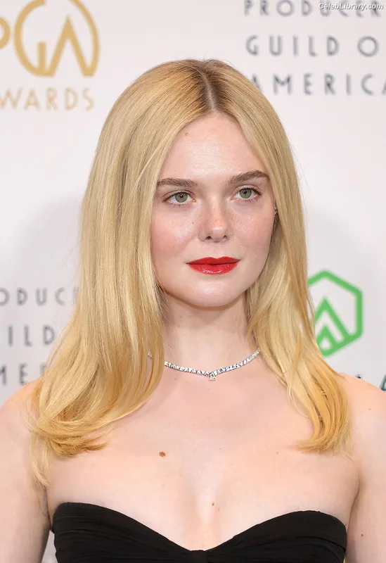 Elle Fanning photo 9 of 4114