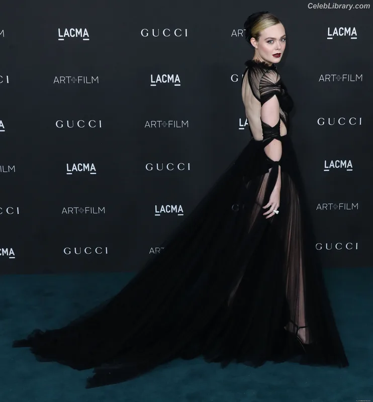 Elle Fanning photo 10 of 4114