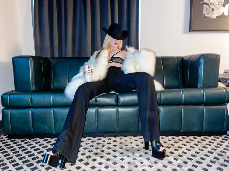Elle Fanning photo 16 of 4114