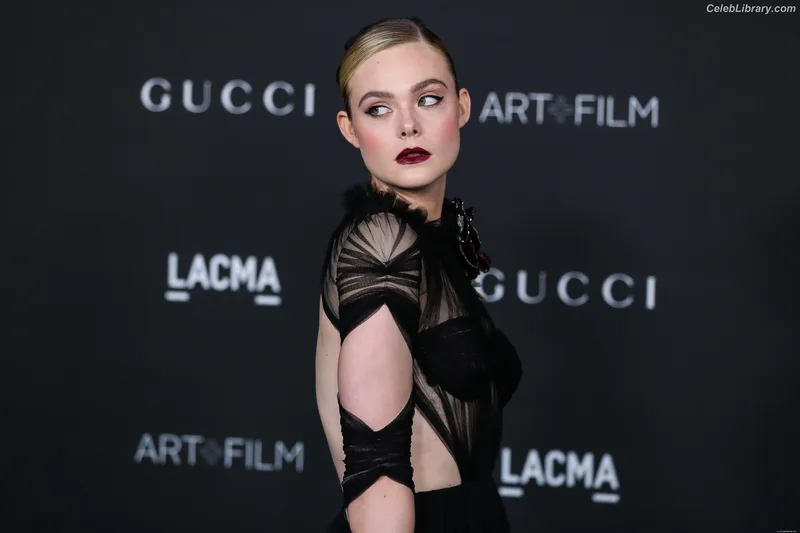 Elle Fanning photo 20 of 4114