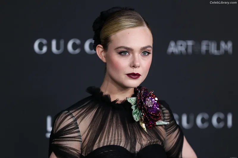 Elle Fanning photo 6 of 4114
