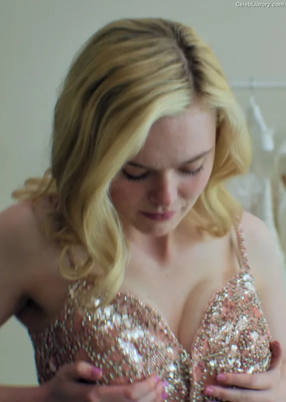 Elle Fanning photo 17 of 4114