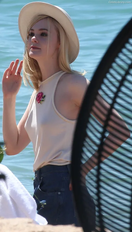 Elle Fanning photo 3 of 4114