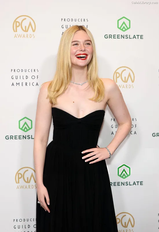Elle Fanning photo 9 of 4114