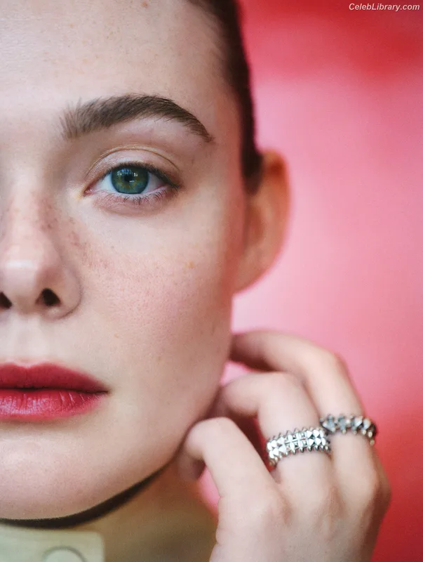 Elle Fanning photo 22 of 4114