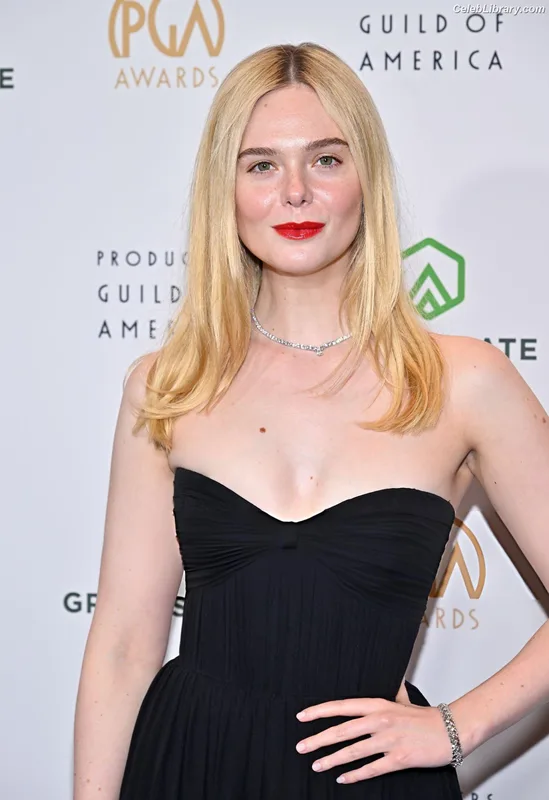 Elle Fanning photo 10 of 4114