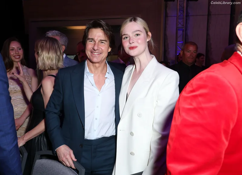 Elle Fanning photo 15 of 4114