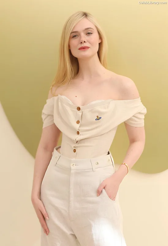 Elle Fanning photo 20 of 4114