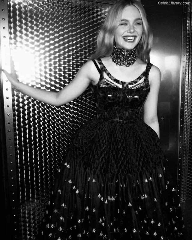 Elle Fanning photo 21 of 4114