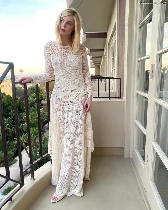Elle Fanning photo 22 of 4114