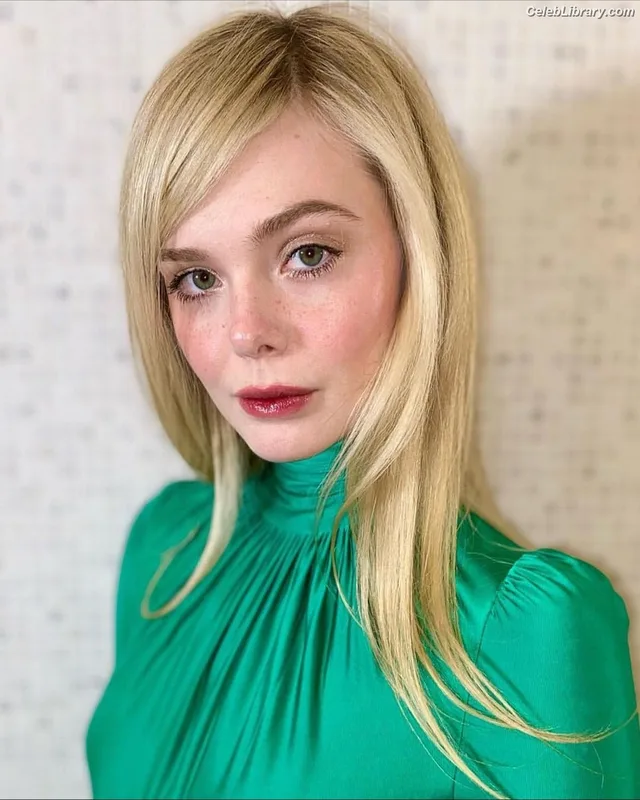Elle Fanning photo 23 of 4114