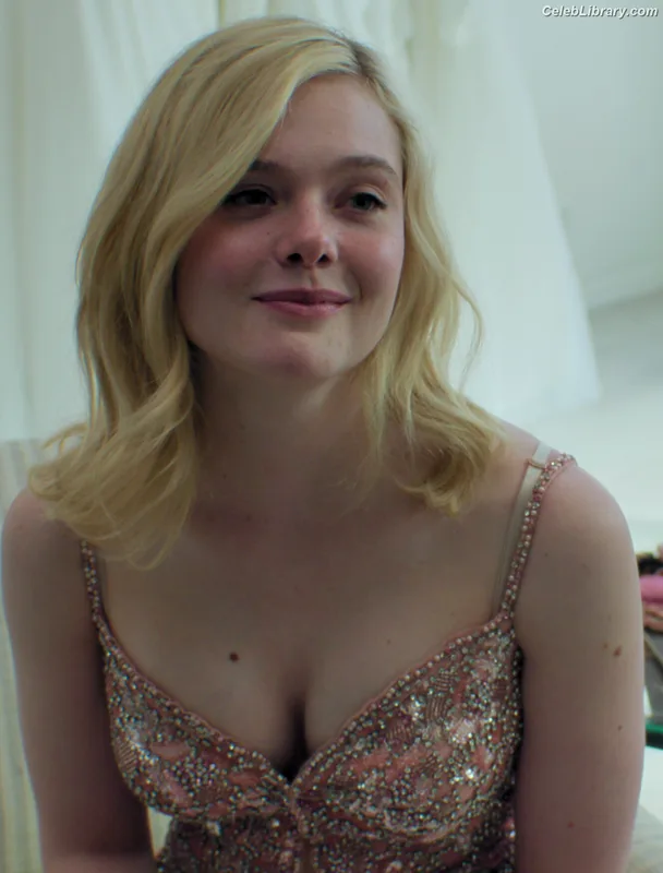 Elle Fanning photo 5 of 4114