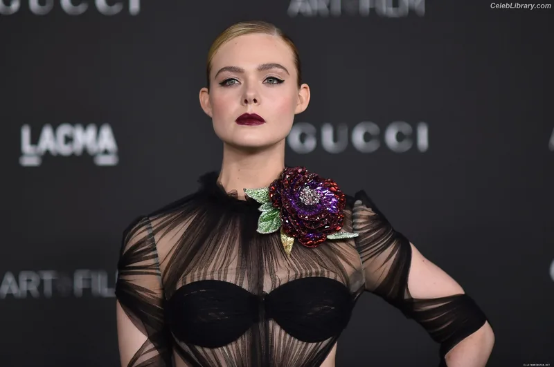 Elle Fanning photo 9 of 4114