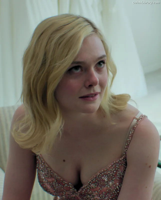 Elle Fanning photo 13 of 4114