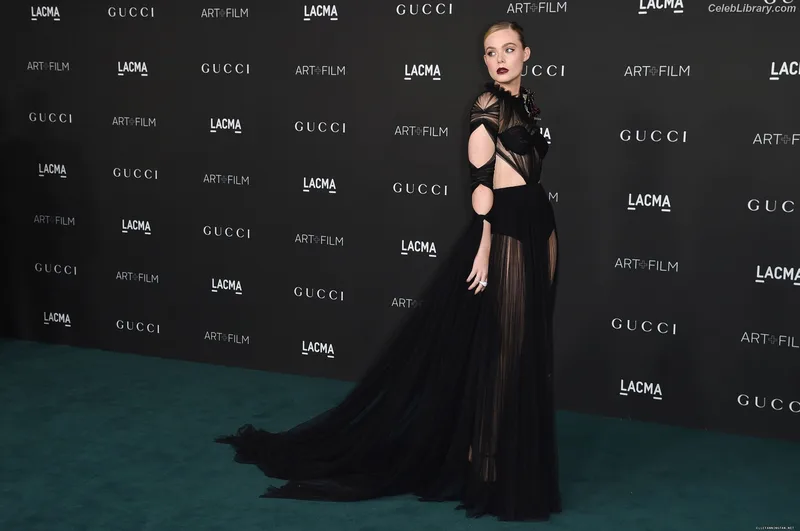 Elle Fanning photo 18 of 4114