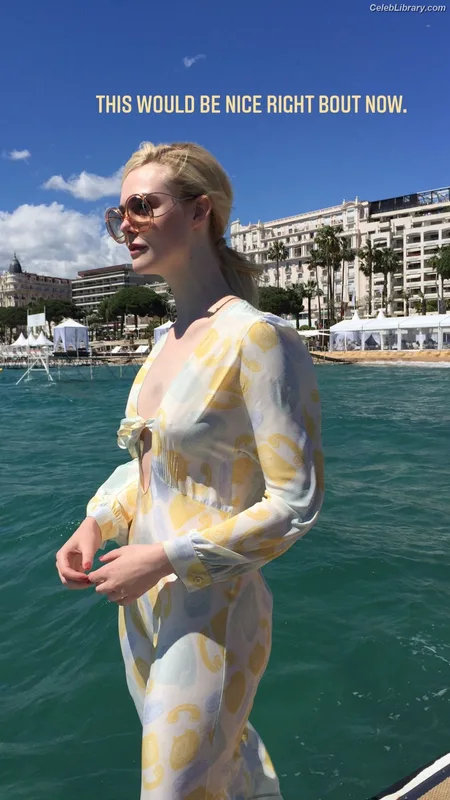 Elle Fanning photo 19 of 4114