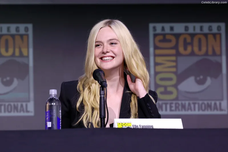 Elle Fanning photo 5 of 4114