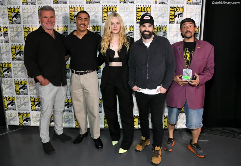 Elle Fanning photo 17 of 4114