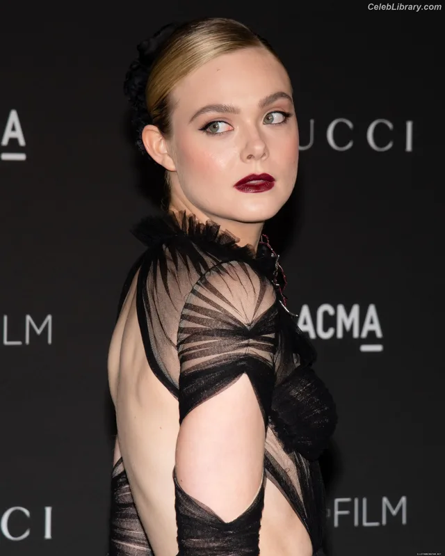 Elle Fanning photo 20 of 4114