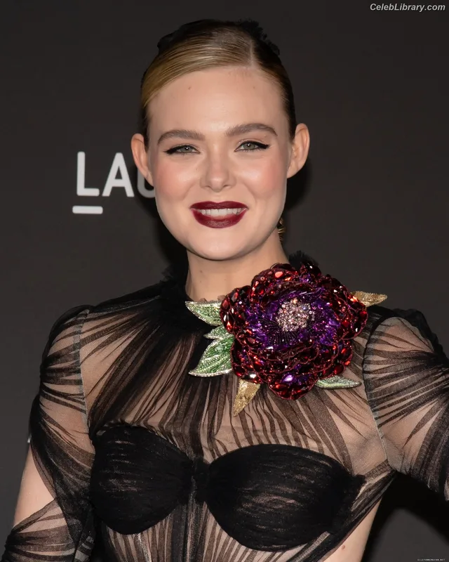 Elle Fanning photo 21 of 4114