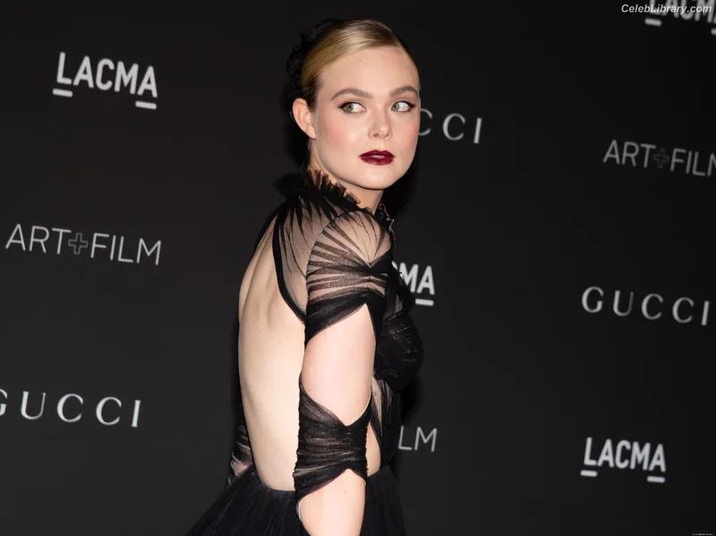 Elle Fanning photo 22 of 4114