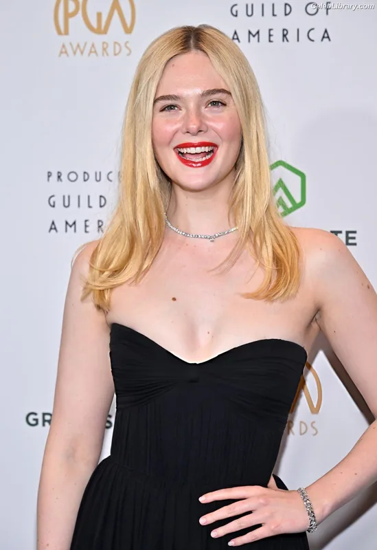 Elle Fanning photo 3 of 4114