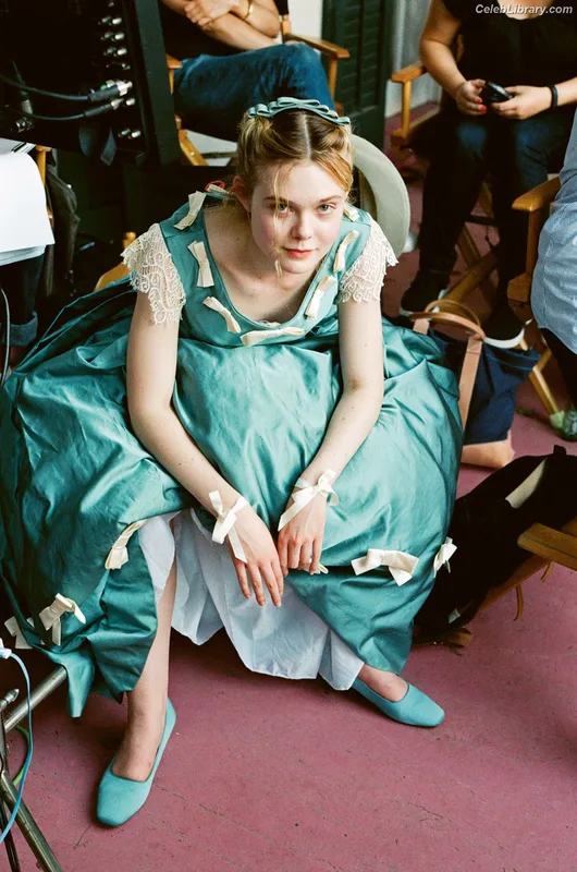 Elle Fanning photo 9 of 4114