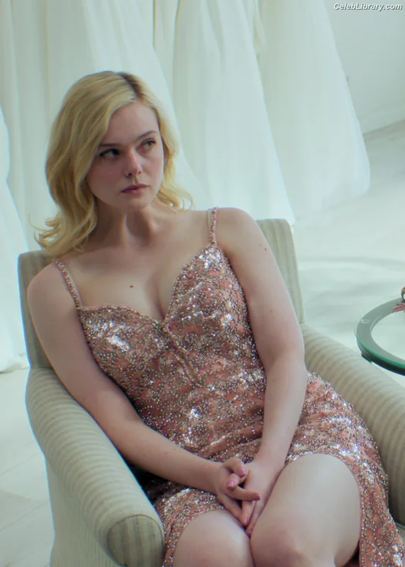 Elle Fanning photo 20 of 4114