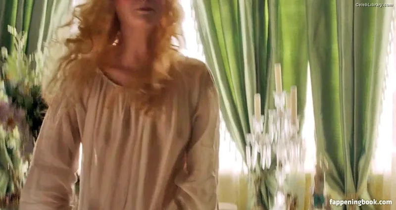 Elle Fanning photo 14 of 4114