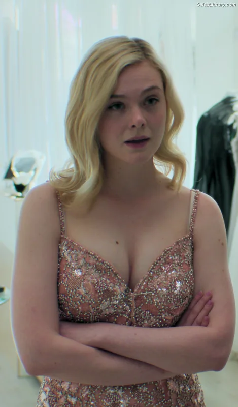Elle Fanning photo 15 of 4114