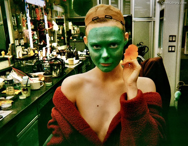 Elle Fanning photo 20 of 4114