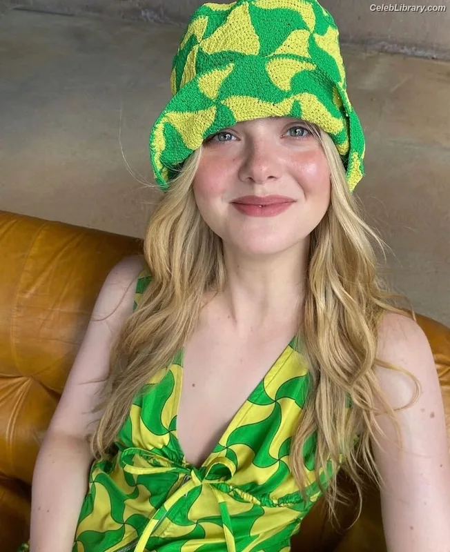 Elle Fanning photo 6 of 4114