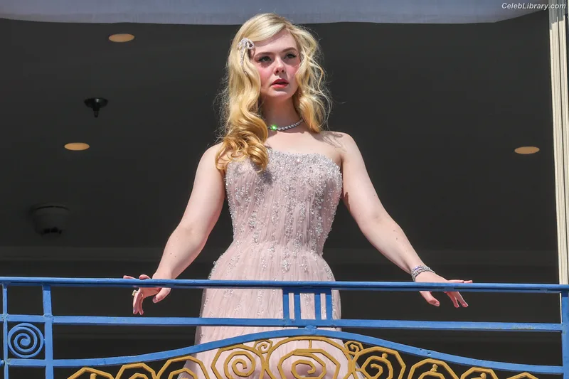 Elle Fanning photo 14 of 4114