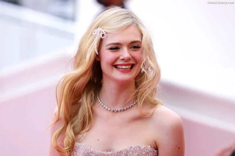 Elle Fanning photo 1 of 4114