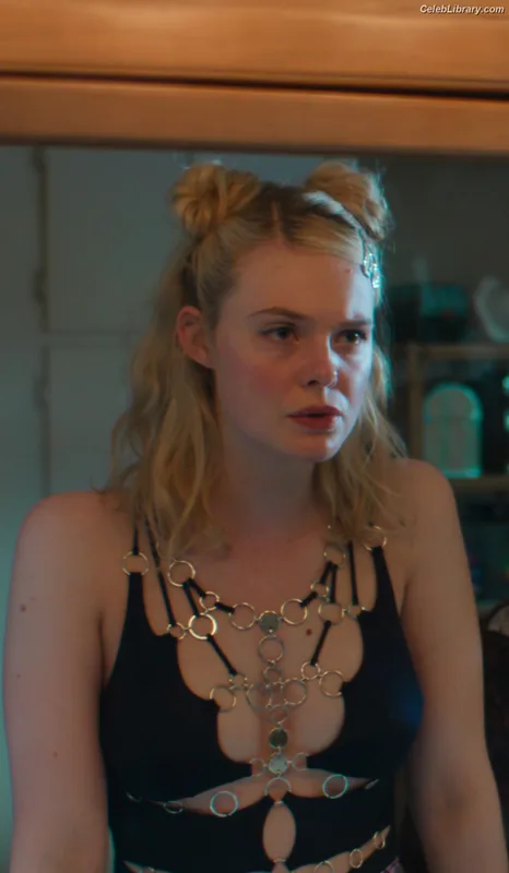 Elle Fanning photo 11 of 4114