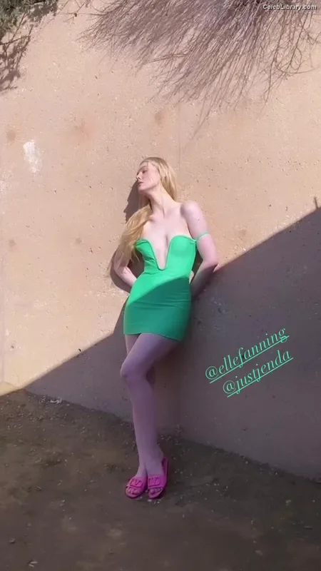 Elle Fanning photo 14 of 4114