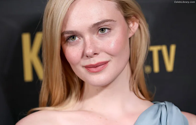 Elle Fanning photo 15 of 4114