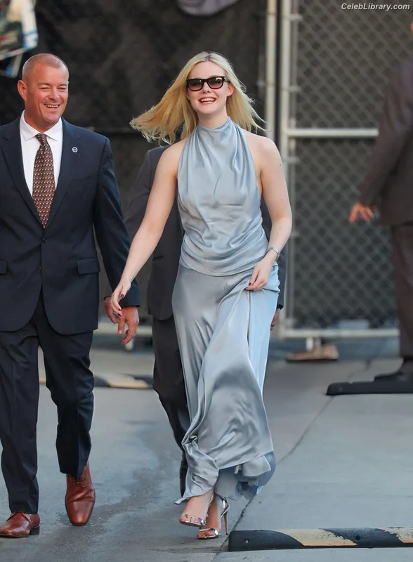 Elle Fanning photo 21 of 4114