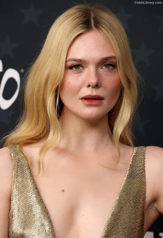 Elle Fanning photo 23 of 4114